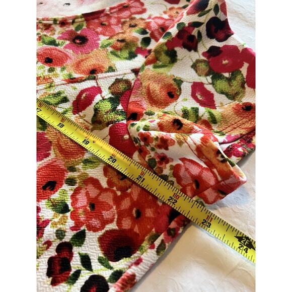 Bleeker & McDougal Women's 1X Red Floral Short Sleeve Shirt - Picture 10 of 12